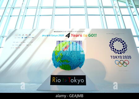 Vue générale, le 24 juillet 2016 : Le compte à rebours événement pour marquer 4 ans le début de la 2020 Jeux Olympiques de Tokyo, à l'aéroport de Haneda à Tokyo, Japon. © AFLO SPORT/Alamy Live News Banque D'Images