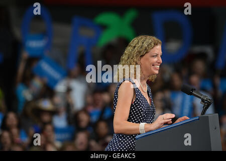 WEST Palm Beach, FL - Septembre 09 : Membre du Congrès américain et DNC Président Debbie Wasserman Schultz parle à un président américain Barack Obama l'événement au Palm Beach County Convention Center le 9 septembre 2012 à West Palm Beach, en Floride. (Photo par : MPI10/MediaPunch Inc.) Banque D'Images
