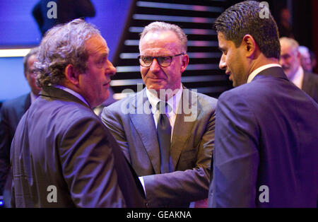 Monaco, Monaco. Août 28, 2015. Monaco, Monte Carlo - Août 27, 2015 : Ligue des Champions de l'attirer à Monaco avec Michel Platini et Karl Heinz Rummenigge/photo alliance | utilisée dans le monde entier © dpa/Alamy Live News Banque D'Images