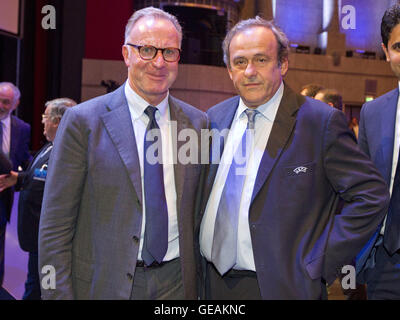 Monaco, Monaco. Août 28, 2015. Monaco, Monte Carlo - Août 27, 2015 : Ligue des Champions de l'attirer à Monaco avec Michel Platini et Karl Heinz Rummenigge/photo alliance | utilisée dans le monde entier © dpa/Alamy Live News Banque D'Images