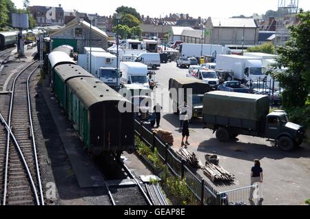 La gare de Swanage, Dorset, UK. 25 juillet 2016. Le tournage de Dunkerque (Bogeda Bay) à la station de Swanage dans le Dorset. Vue de la gare avec tous les camions stationnés autour du film. Photo de Graham Hunt/Alamy Live News Banque D'Images