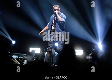 Toronto, ON. 23 juillet, 2016. Nick Jonas sur scène pour l'avenir maintenant Tour, Air Canada Centre, Toronto, le 23 juillet 2016. Credit : Nicole Springer/Everett Collection/Alamy Live News Banque D'Images