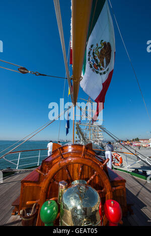 Lisbonne, Portugal. Le 25 juillet, 2016. La "Tall Ships Races Lisboa 2016" se tient à Lisbonne du 22 juillet au 25 mai. Cet événement unique et incomparable qui se passe au cours de la 60e célébration de la Tall Ships Races. 33 grands voiliers du monde entier, 3.500 stagiaires e 1 millions de visiteurs sont attendus. Défilé de la voile est organisée le 25 juillet. 25 juillet 2016, Lisbonne, Portugal. (Photo : Gonçalo Silva) Credit : Gonçalo Silva/Alamy Live News Banque D'Images