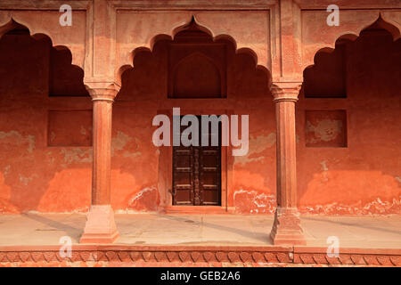 Détail architectural à l'entrée du fameux Taj Mahal, Agra, Inde Banque D'Images