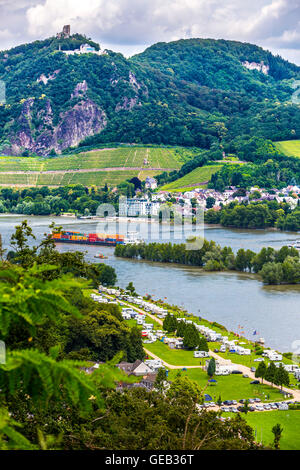 Vue sur la vallée du Rhin près de Königswinter, avec des montagnes de Siebengebirge, 7salon, Rhin, montagne Drachenfels, Allemagne Banque D'Images