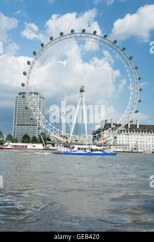 The Shell Centre, London Eye et City Hall sur la rive sud de la Tamise, Londres, Angleterre, Royaume-Uni Banque D'Images