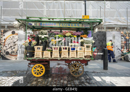 Ronnies décrochage Fleurs sur Berwick Street Market, Soho, London, UK Banque D'Images