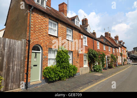 Rangée de pittoresque maison en brique rouge dans la rue Mill, Tewkesbury, Angleterre Banque D'Images