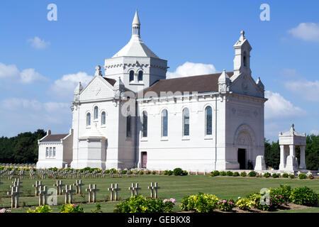 Notre Dame de Lorette, également connu sous le nom de Ablain saint-Nazaire Cimetière militaire français Banque D'Images