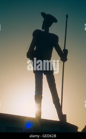 Statue de Don Quichotte en face de la Venta del Quijote,Puerto Lapice, province de Ciudad Real, Castille la Manche, la route de Banque D'Images