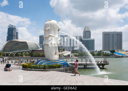 La statue du Merlion (Singa-Lau), Marina Bay, zone centrale, l'île de Pulau Ujong (Singapour), Singapour Banque D'Images