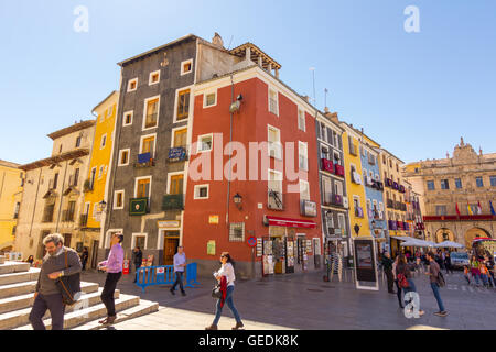 Maisons colorées typiques de la ville de Cuenca, Espagne Banque D'Images