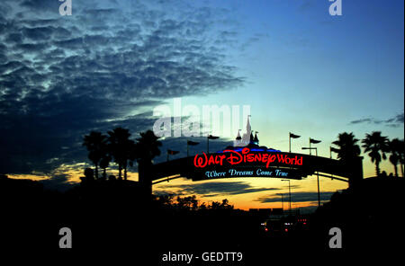 Orlando, Floride, USA. Le 31 janvier, 2007. Coucher du soleil à l'entrée de Walt Disney World. Lucy Clark/Alamy Live News Banque D'Images