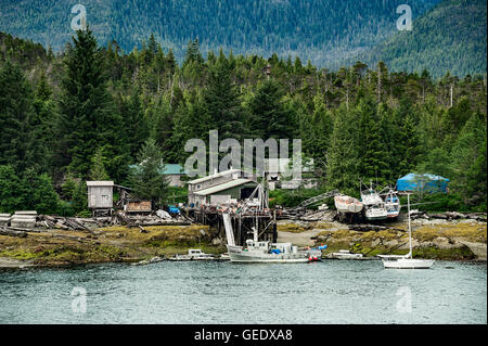 Hors de la grille cabine sur l'île de l'archipel Alexander, Gravina, Alaska, USA Banque D'Images