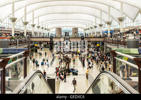 Terminal de l'aéroport de Denver, Colorado, USA Banque D'Images