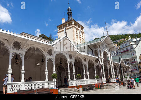 Rue Lazenska. Colonnade, Karlovy Vary Building West Bohemia, République Tchèque Banque D'Images