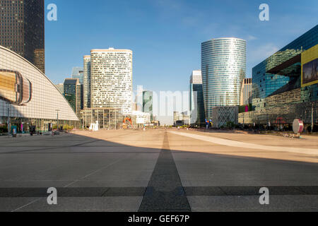 Gratte-ciel de Paris en France. Quartier d'affaires de la Défense à Paris, au matin, la France. Paris est la capitale de la France. Banque D'Images