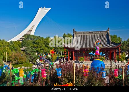 Géographie / Voyages, Canada, Québec, Montréal, Montréal, La Tour et les lanternes dans le jardin chinois au cours de la magie des lanternes Festival au Jardin botanique de Montréal, Jardi Banque D'Images