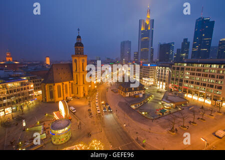 Géographie / voyage, Allemagne, Hesse, Frankfurt am Main, St Katherine' s, l'Église Katharinenkirche au crépuscule dans le centre ville de Francfort, au crépuscule, en No-Exclusive-Utilisation Banque D'Images