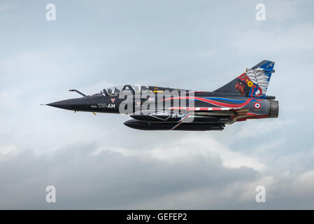 Mirage 2000 Delta Ramex display team flying RIAT Fairford England UK Air show Banque D'Images