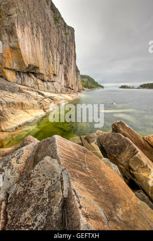 Géographie,travel,Canada,Ontario,le long rocher Agawa Rock Agawa Pictogrammes Trail bordé par le lac Supérieur, le lac Supérieur Banque D'Images