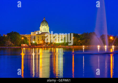 Géographie, voyage, Canada, Saskatchewan, Regina, Édifice de l'Assemblée législative de nuit en ville Regina (Saskatchewan), Banque D'Images