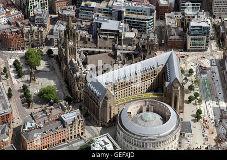 Vue aérienne de Manchester Town Hall et de la bibliothèque, Albert Square, Manchester, UK Banque D'Images
