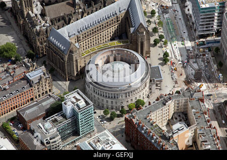 Vue aérienne de Manchester Town Hall et de la bibliothèque, Albert Square, Manchester, UK Banque D'Images