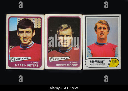 Bubble Gum trading cards du trio de West Ham qui a joué dans la coupe du monde 1966 Angleterre l'équipe victorieuse. Banque D'Images