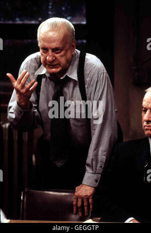 George C. Scott Die Geschworenen liefern sich heftige Diskussionen, da nur Einstimmigkeit durch eine Entscheidung getroffen werden kann. *** *** Légende locale 1997, 12 hommes en colère, Die Geschworenen 12 Banque D'Images