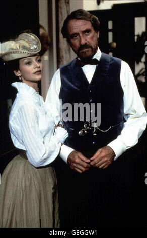 Julie Cox, Richard Crenna Auf der Suche nach einem Meerungeheuer Le professeur Aronnax geraten (Richard Crenna) und seine Tochter Sophie (Julie Cox) un bord des mysterioesen U-Bootes 'Nautilus'. *** *** 1996 légende locale, 20 000 lieues sous la mer, 20.00 Banque D'Images