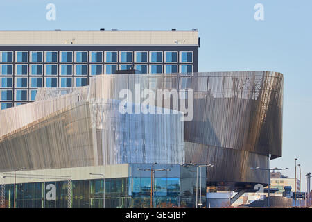 Façade en acier inoxydable du Centre des Congrès de Stockholm Waterfront Suède Scandinavie Banque D'Images