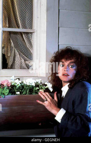 Pamela Sue Martin Linda (Pamela Sue Martin) und ihr Mann Jerry LeBon à ein aus 200 Jahre altes Haus. Schon bald geschehen sonderbare Dinge... *** *** Légende locale 1987, Bay Cove, Die Hexen Von Bay Cove Banque D'Images