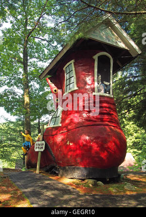 La forêt magique, Lake George, New York, USA. Juillet, 24,2016.Children's fairy tale le parc d'attractions à thème- dans les bois Banque D'Images