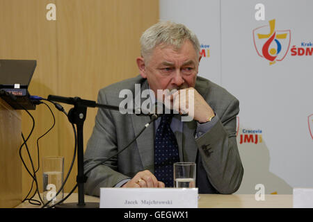 Cracovie, Pologne. Le 25 juillet, 2016. Jacek MAJCHROWSKI, le maire de Cracovie, est photographié t de la conférence de presse d'ouverture de la Journée mondiale de la Jeunesse 2016 à Cracovie. Ouverture d'une conférence de presse a eu lieu un jour avant le début officiel de la Journée mondiale de la Jeunesse 2016 à Cracovie. La conférence de presse a été suivie par l'Archevêque de Cracovie ainsi que des représentants de la ville civile et les autorités régionales. © Michael Debets/Pacific Press/Alamy Live News Banque D'Images