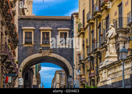 Italie Sicile Catane Crociferi - Arc de Triomphe d'San Benedetto Banque D'Images