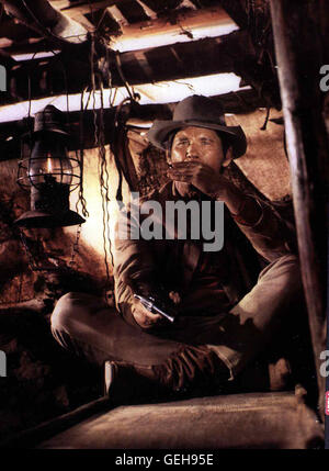 Charles Bronson Der Mann mit der Mundharmonika (Charles BRONSON) hat mit Frank eine alte Rechnung zu begleichen. *** *** 1966 légende locale, c'era una volta il West, Spiel Mir Das Lied vom Tod Banque D'Images