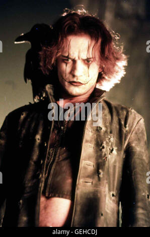 Vincent Perez Ashe (Vincent Perez), Zeuge des Mordes, wird von den Killern umgebracht. Doch die Kraehe, mythisches Wesen im Dienste der gerechten Rache, holt Ashe ins Leben zurueck. *** *** Légende locale 1995, Crow : La Cité des Anges, la, le Corbeau - Die Ra Banque D'Images