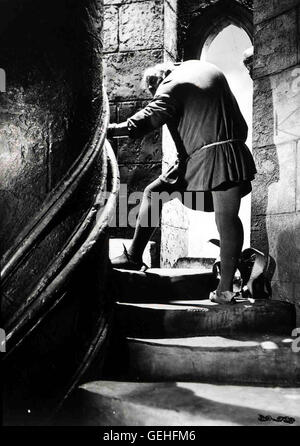 Charles Laughton Im Glockenturm der Kirche Notre-Dame lebt der missgestaltete Duelguide (Charles Laughton). *** *** Légende locale 1939, années 1930, années 1930, er, du film Le Bossu de Notre-Dame, Le Literaturverfilmung, littéraire, l'adaptation du film, Der Von Gloeckner Notre Banque D'Images