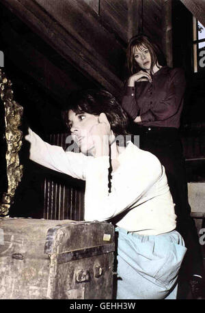 Zohra Lampert, Mariclare Jessica Costello (Zohra Lampert, v), die hinter sich eben einen Nervenzusammbruch hat, und ihr Mann Duncan nehmen die scheinbar harmlose (Mariclare Emily Costello) dans ihr Haus. Auf einem alten Foto im Haus erkennt Jessica ein Mädchen, das Emily verblüffend ähnlich sieht. *** *** Légende locale 1971, Let's Scare Jessica à mort, Grauen Um Jessica Banque D'Images