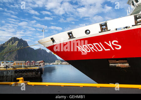 Bateau ferry Hurtigruten Nordlys à Svolvær, îles Lofoten, Nordland, Norvège Banque D'Images