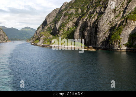 L'auge glaciaire face raide fiord de Trollfjorden, îles Lofoten, Nordland, Norvège du Nord, Banque D'Images