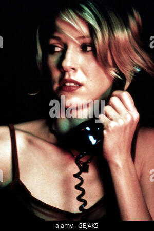 Naomi Watts Betty (Naomi Watts) s'ihrer neuen Freundin helfen ihre, wiederzufinden and crew. *** *** Légende locale 2001, Mulholland Drive, Mulholland Drive - Strasse der Finsternis Banque D'Images