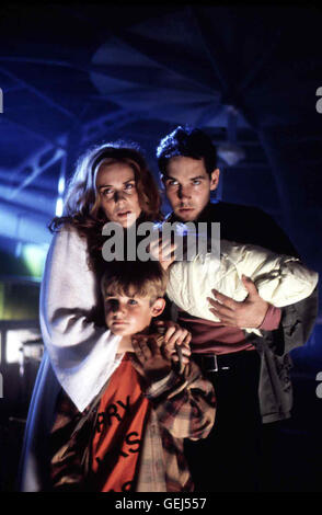 Marianne Hagan, Devin Gardner, Paul Rudd, Marianne Hagan (Kara Strode), die Letzte der Familie, steht ganz oben auf Michael Myers Liste. *** *** Légende locale 1995, Halloween 6 : La Malédiction de Michael Myers, Halloween : Der Fluch des Michael Myers Banque D'Images