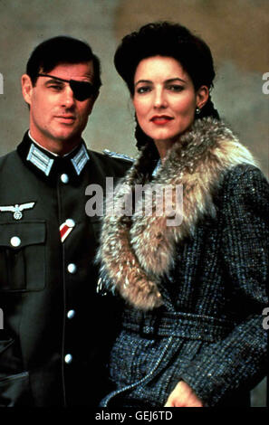 Brad Davis, Smith-Osborne Madolyn von Stauffenberg (Brad Davis) mit senneur Frau Nina (Smith-Osborne Madolyn). *** *** Légende locale 1990, complot pour tuer Hitler, l', Stauffenberg - Verschwoerung Gegen Hitler Banque D'Images