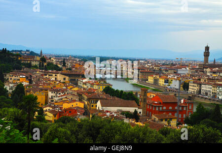 Vue panoramique en couleurs de Florence, en Italie a vu de dessus ( Piazzale Michelangelo) Banque D'Images