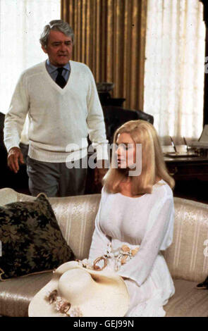 Mourir Madelyn wohlhabende Coltrane (Loni Anderson) teilt in Ihrem Vater Jim (Hal Holbrook) mit, dass sie den lehrer heiraten Tennis- Charlie. *** *** Légende locale, 1989 Désolé mauvais numéro, verbunden mit dem Tod Banque D'Images