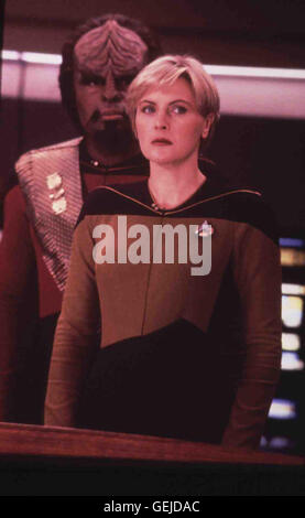 Le lieutenant Worf (Michael Dorn), le '2222' Natasha Yar (Denise Crosby) *** légende locale *** 1994, , Star Trek : The Next Generation - tous les goo Banque D'Images