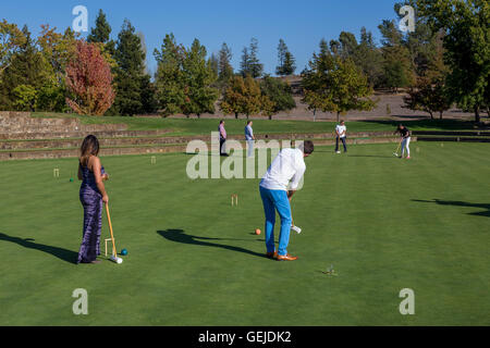 Les gens, jouer au croquet, joueurs de croquet, jeu de croquet, dégustation de vin, vignes, Sonoma-Cutrer Cutrer Sonoma-Cutrer, Sonoma, Windsor, Californie Banque D'Images