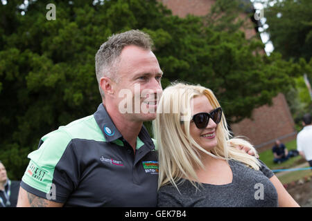 Le Warwickshire, Royaume-Uni. 26 juillet, 2016. Aliments à la ferme par 3 au Championnat Britannique Nailcote Hall dans le Warwickshire. James Jordan qui pose pour des photos avec les fans. Crédit : Steven re/Alamy Live News Banque D'Images